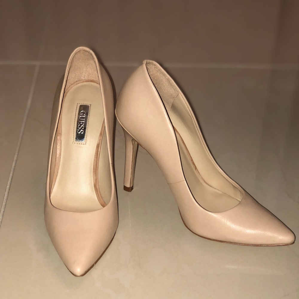 Nude pumps